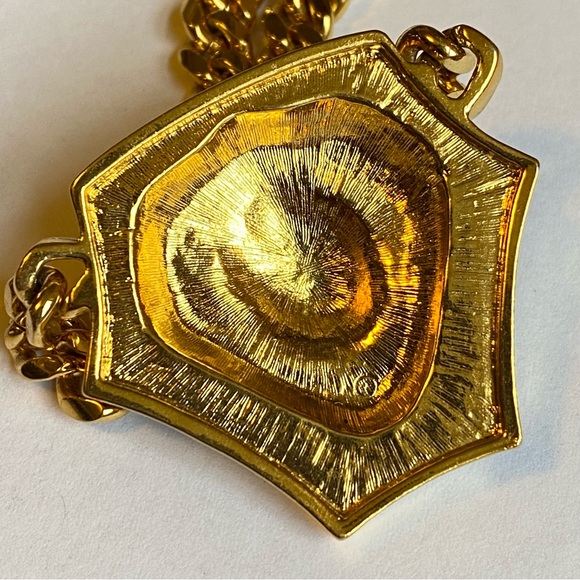 Lion Head Pendant Necklace Luxury Style - Picture 4 of 6